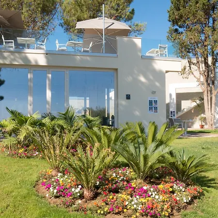 Tui Blue Tropea מלון 4*