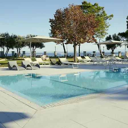 Tui Blue Tropea מלון