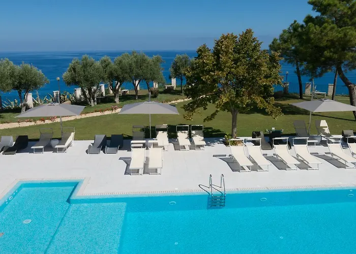 מלון Tui Blue Tropea 4*