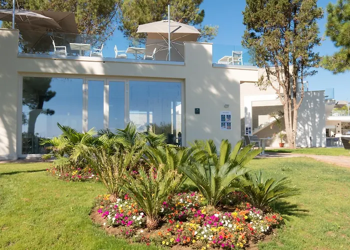 Tui Blue Tropea מלון 4*